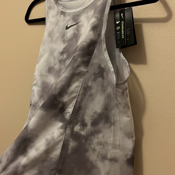 NWT // Nike Women’s Running Tank - Picture 4 of 9